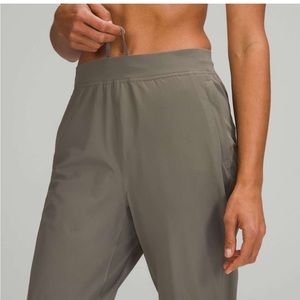 Lululemon Adapted state Joggers size 4 khaki Green full length